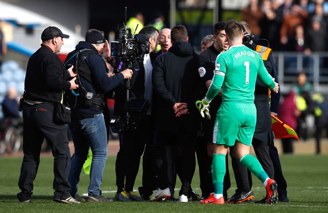 Mauricio Pochettino confronted referee Mike Dean after the full-time whistle