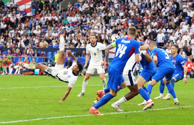 Jude Bellingham acrobatically fires in England's equaliser against Slovakia