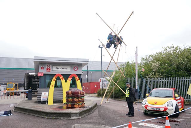 Animal Rebellion blockade McDonalds distribution sites