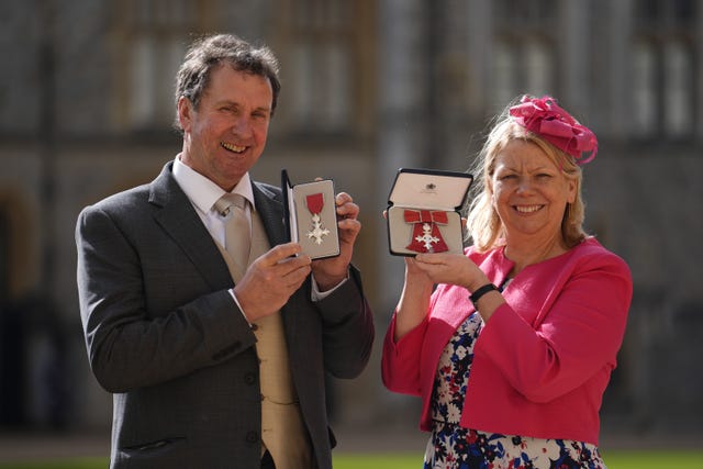 Iain and Rebecca Ashcroft holding up their medals