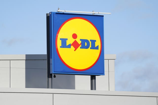 Supermarket logo fight