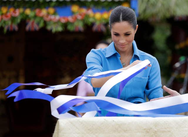 The couple then unveiled a plaque to dedicate two of the school's rainforest tracts to the Queen's Commonwealth Canopy