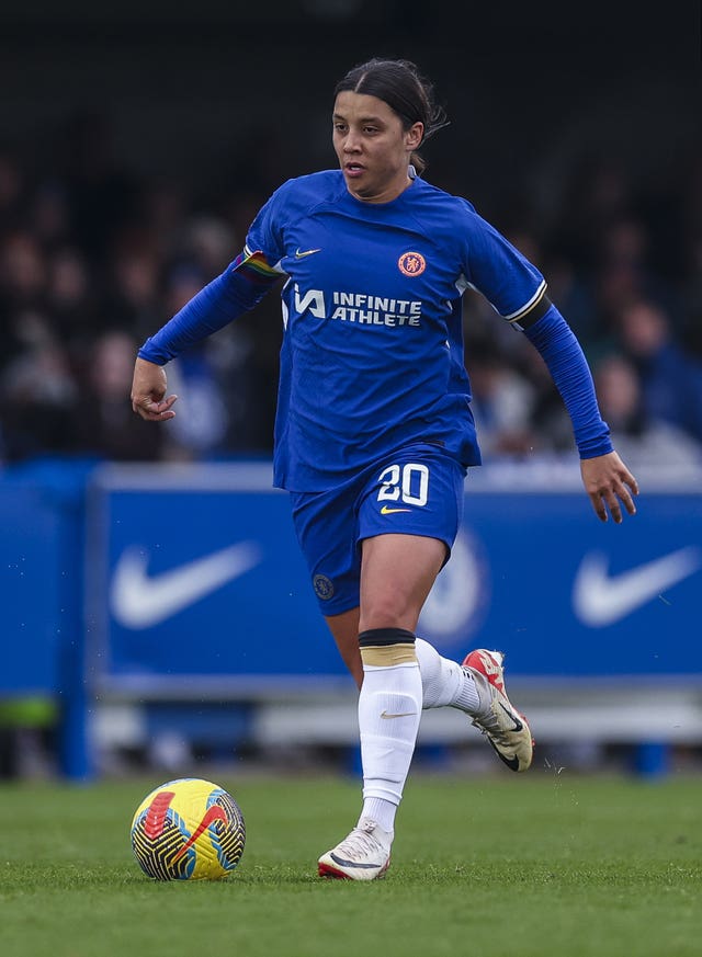 Sam Kerr playing football