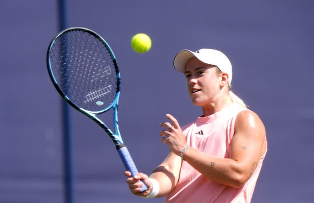 Sonay Kartal practices