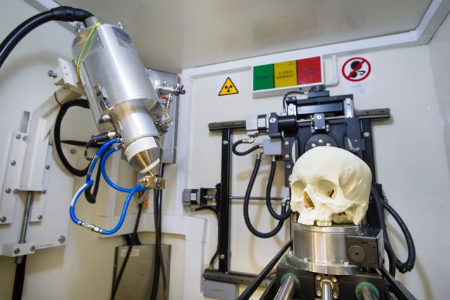 A human skill inside an X-ray machine