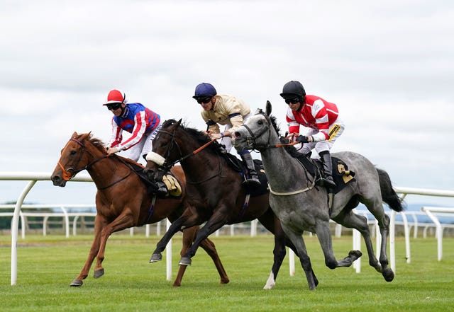 Washington Heights and Kevin Stott (centre) on their way to winning at Carlisle 