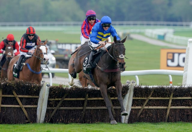 Tiny Tetley quickened up well to win