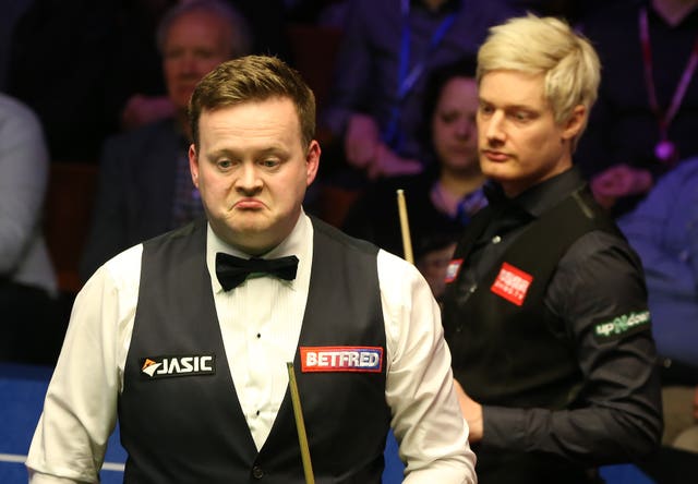 Shaun Murphy, left, was beaten by Neil Robertson in the Group Four final