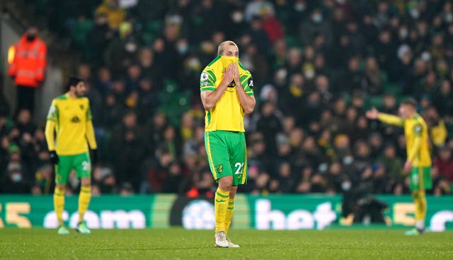 Dean Smith unhappy with costly mistakes as Norwich thrashed by Arsenal PLZ Soccer
