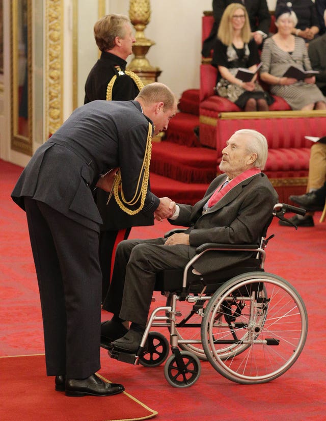 Terry O'Neill at an investiture ceremony with the Duke of Cambridge