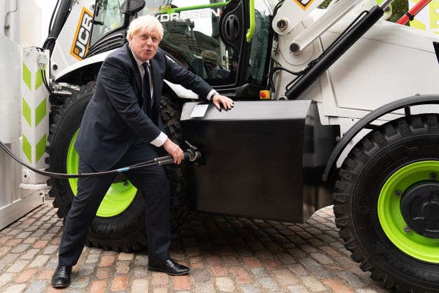 Prime Minister unveils hydrogen powered JCB