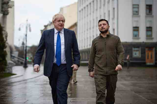 Prime Minister Boris Johnson walks with President of Ukraine Volodymyr Zelensky