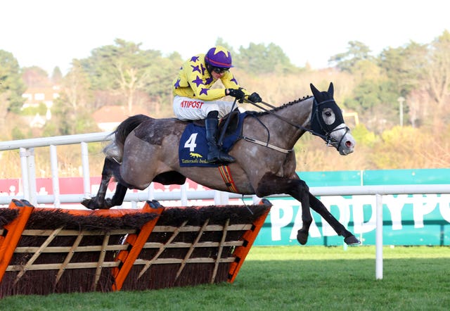 Il Etait Temps ridden by jockey Danny Mullins on their way to winning the Tattersalls Ireland Novice Hurdle during day two of the Dublin Racing Festival at Leopardstown 