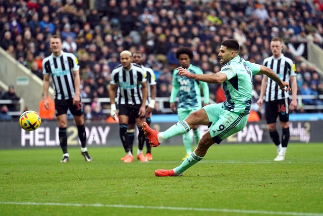 Aleksandar Mitrovic takes his penalty against Newcastle