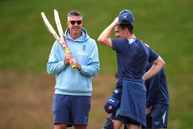 England specialist mentor Kevin Pietersen, left, holds a broken bat as he speaks with Harry Brook