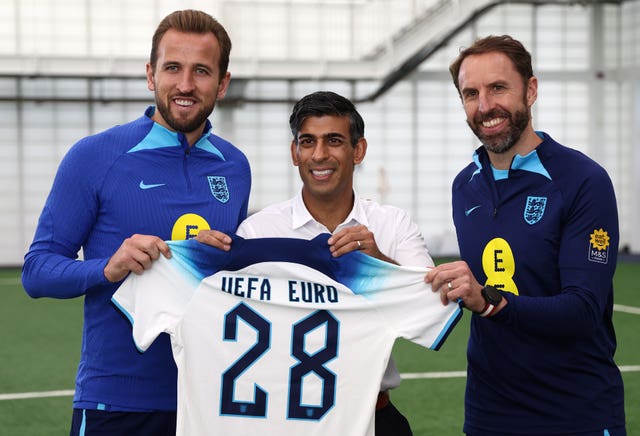 Rishi Sunak sends message to England ahead of Euro finalvisit to St George’s Park