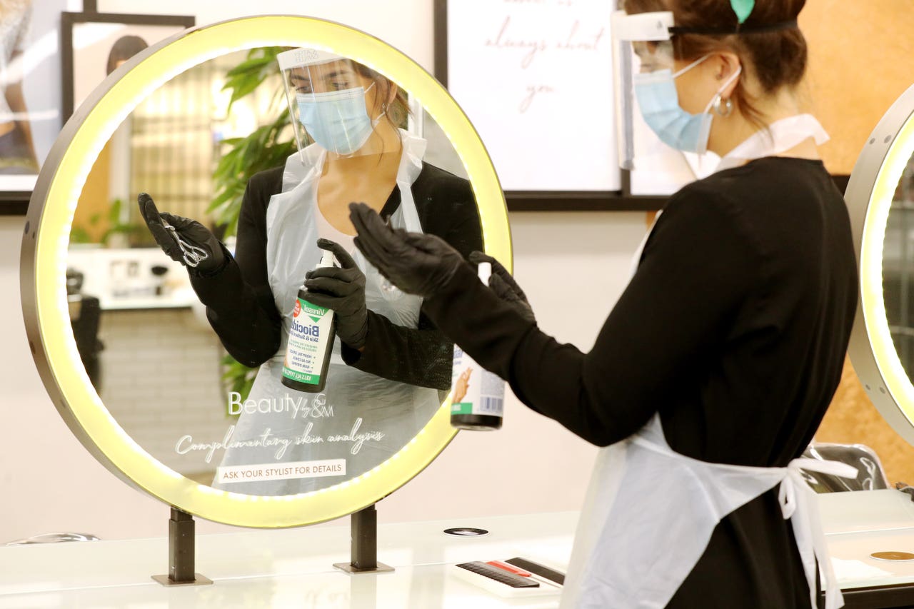 Protection packs and visors How hairdressing will change in the new