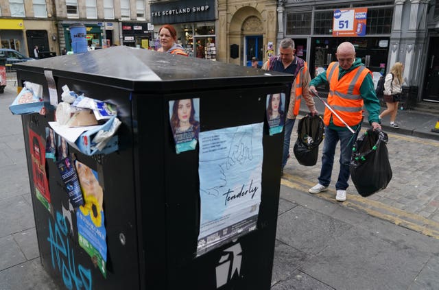 Cleansing workers strike