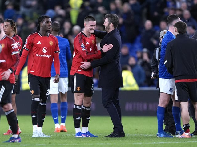 Manchester United manager Michael Carrick embraces Benjamin Sesko