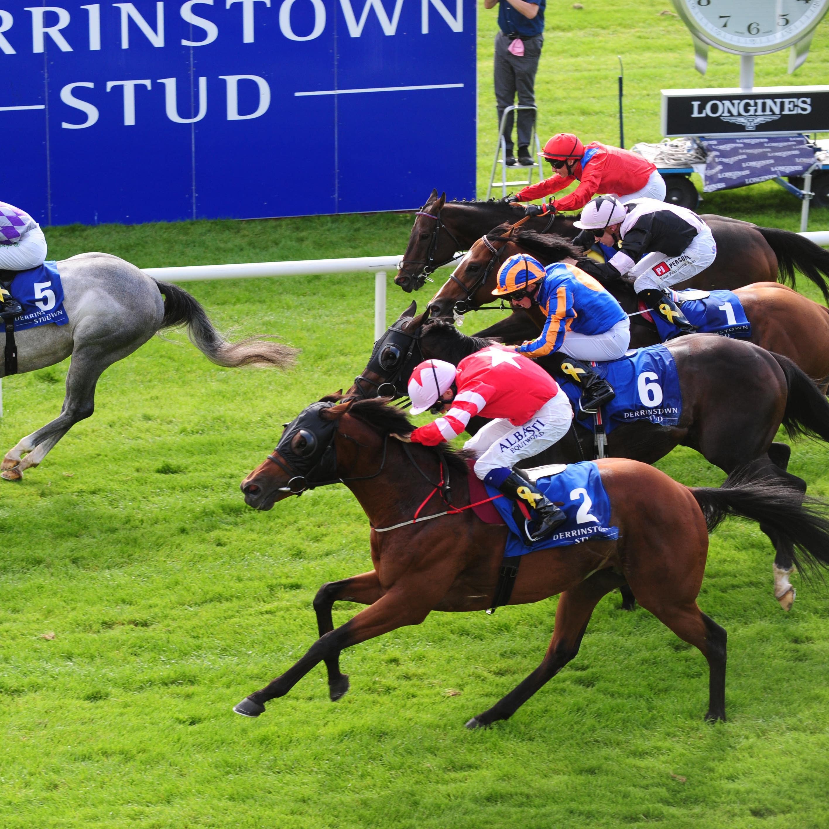 Son Of Rest (near side) flashed home in the Flying Five