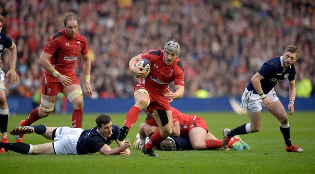 Jonathan Davies, centre, scores at Murrayfield in the 2015 Six Nations