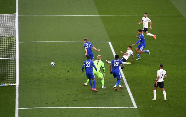 Gabriel Jesus scores Manchester City's second