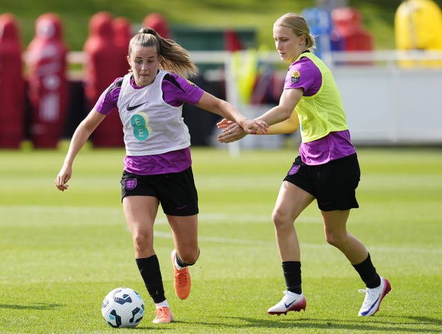 Ella Toone (left) trains with England ahead of Euro 2025
