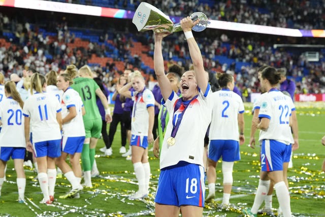 England’s Chloe Kelly celebrates with the trophy