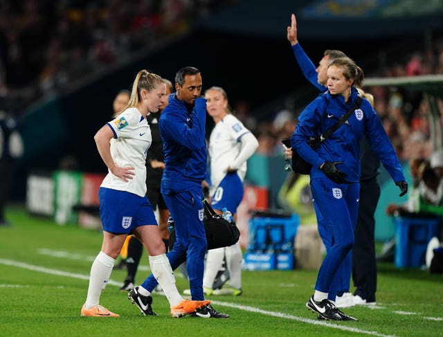 Keira Walsh leaves the pitch with cramp 