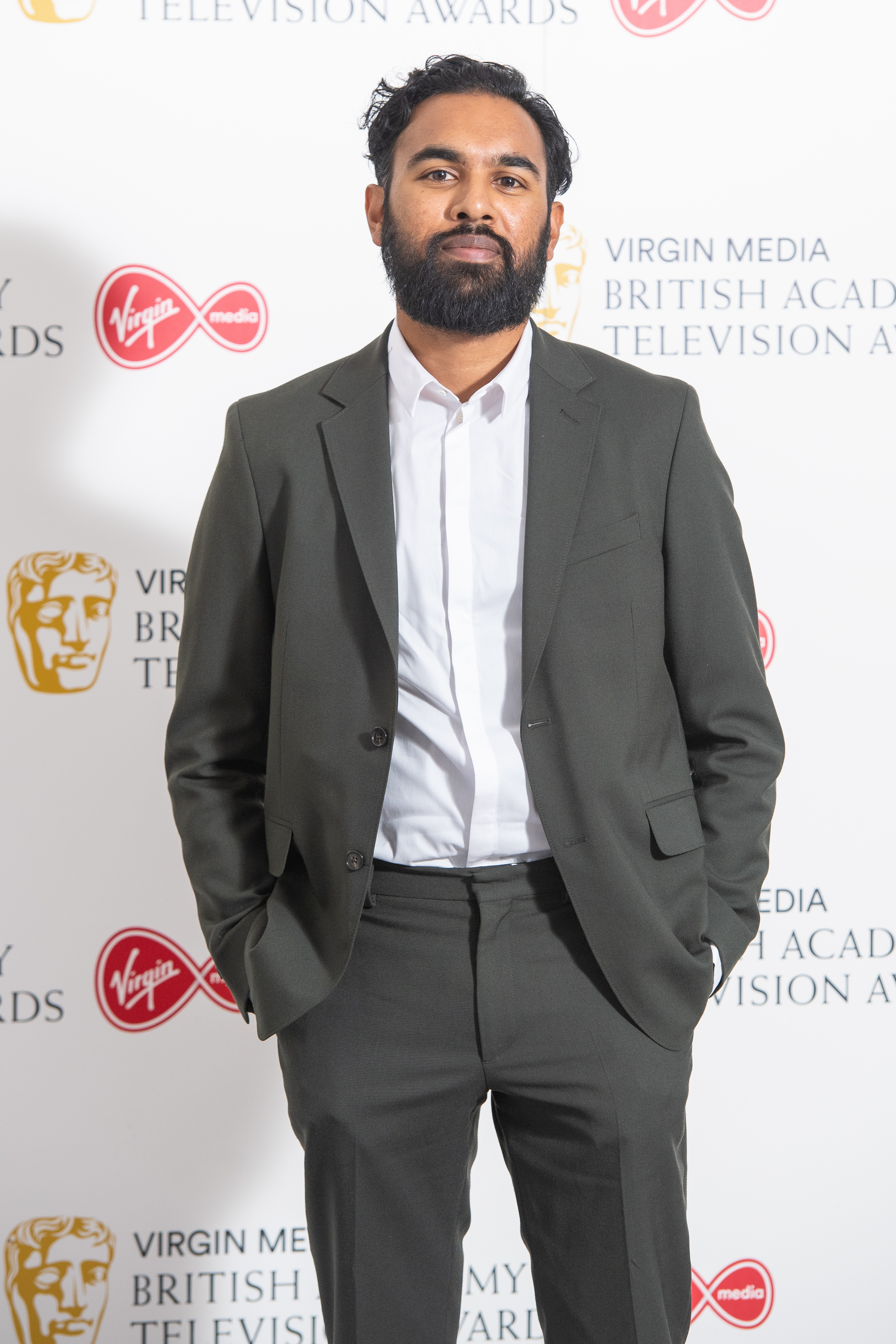 Richard Ayoade Wins Over Viewers During Bafta TV Awards Hosting Debut ...