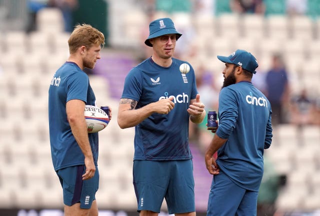 Andrew Flintoff (centre) talks to David Willey (left) and Adil Rashid (right).