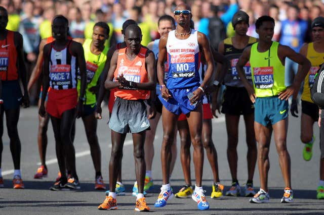 Mo Farah lines up for the 2014 London Marathon