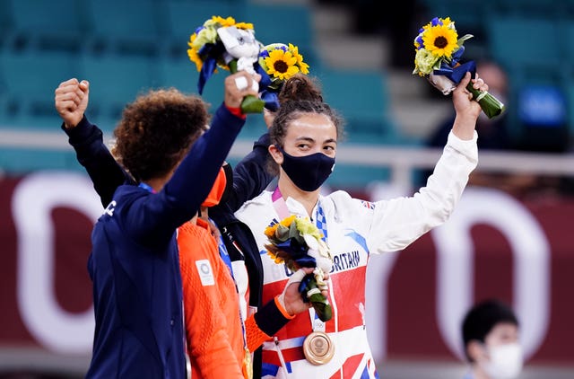 Giles receives her Bronze medal 