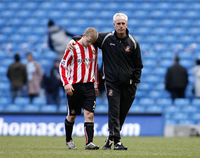 Mick McCarthy, right, and Grant Leadbitter walk off dejected after Sunderland's defeat to Manchester City in 2005-06