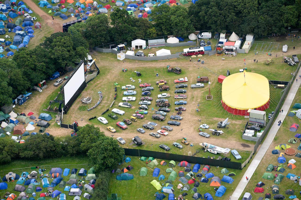 Glastonbury pays tribute to victims of Manchester attack and Grenfell