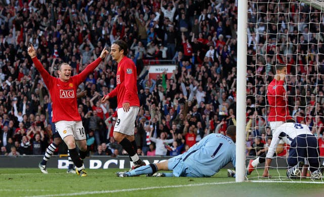 Wayne Rooney celebrates Dimitar Berbatov (centre) scoring United's fifth goal 