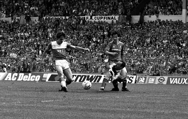 Lineker beats Liverpool goalkeeper Bruce Grobbelaar and defender Alan Hansen to score the opening goal in the 1986 FA Cup final at Wembley 