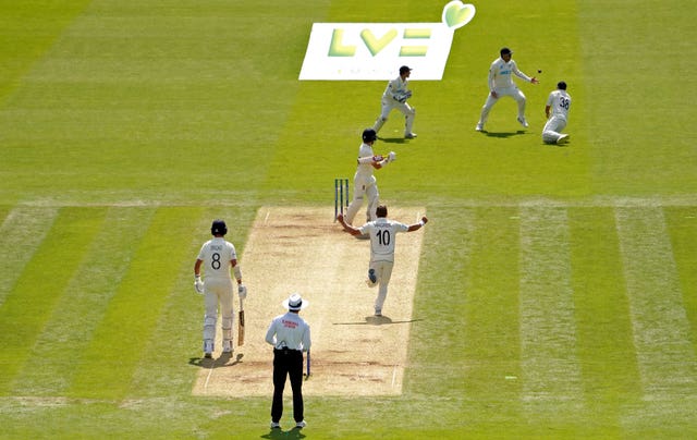 England's cricketers found life tough against New Zealand at Lord's despite the odd helping hand from the tourists