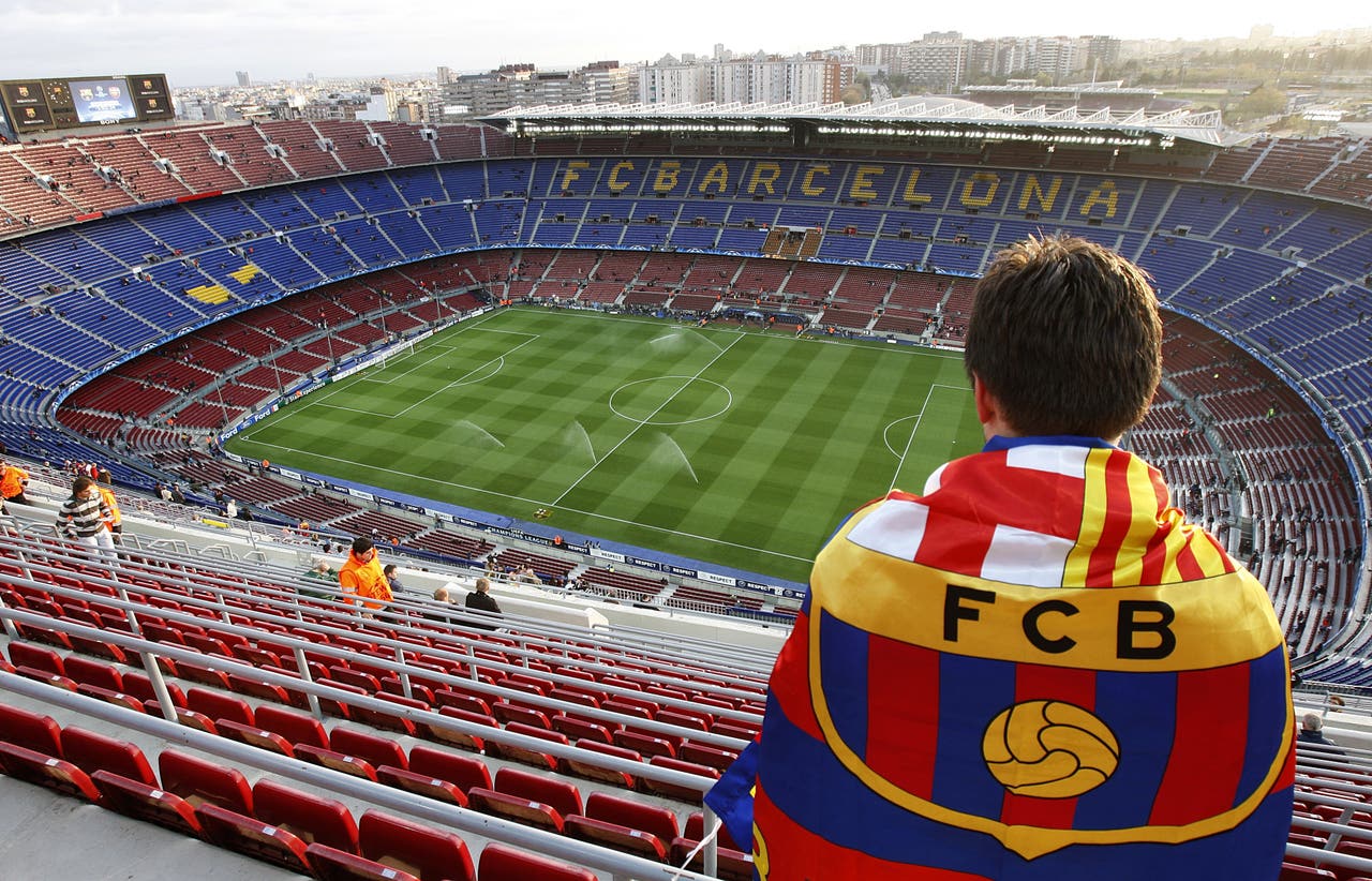 Люблю барсу. FC Barcelona Fans Camp nou. Логотип стадион Камп ноу Барселона. Футбол болельщики Барселоны на Камп ноу. Футбол фанаты клуба Барселона на ноу Камп.