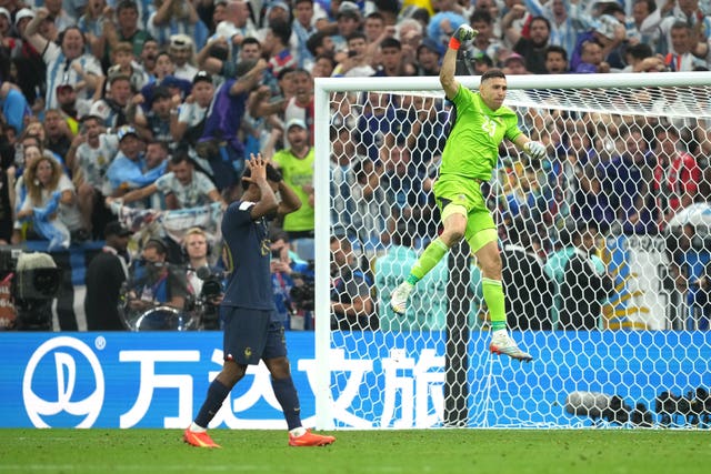 Emiliano Martinez tried to distract France's penalty takers during the World Cup final shoot-out 