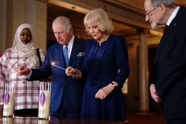 The King and Queen lighting candles