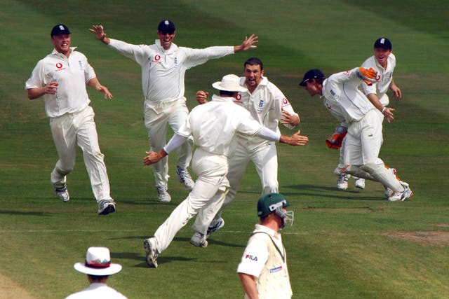 England celebrate their last-gasp victory 