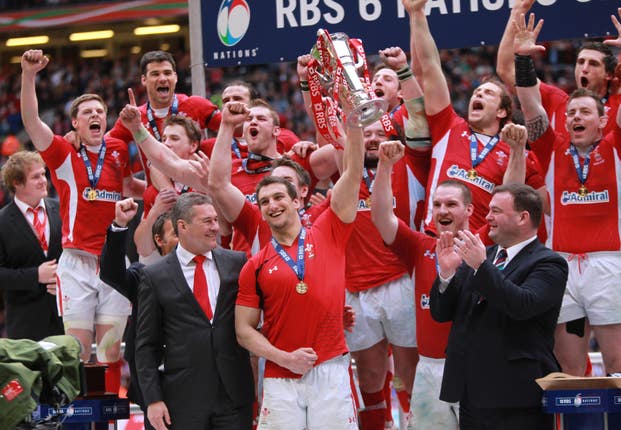 Sam Warburton lifts the trophy as Wales celebrate winning the Grand Slam