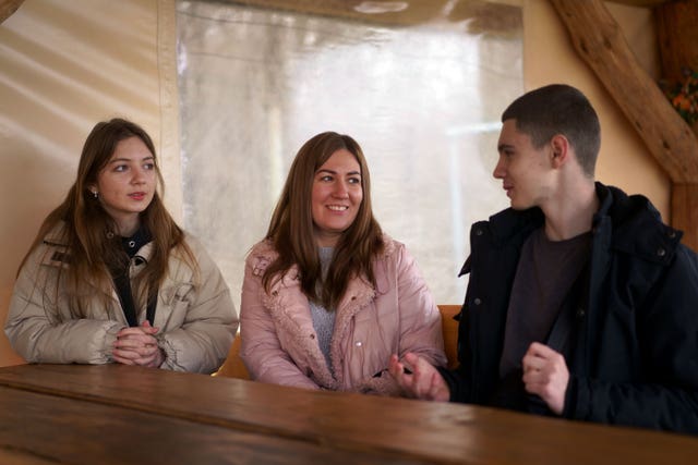 Viktoria Artemenko and her children 