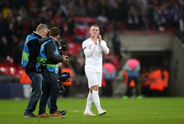 Rooney applauds the England fans for one last time