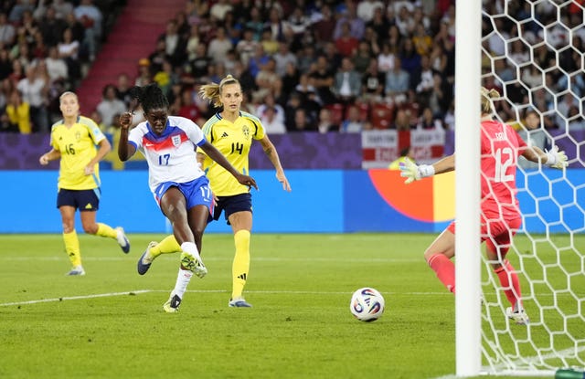 England’s Michelle Agyemang, centre left, scores against Sweden
